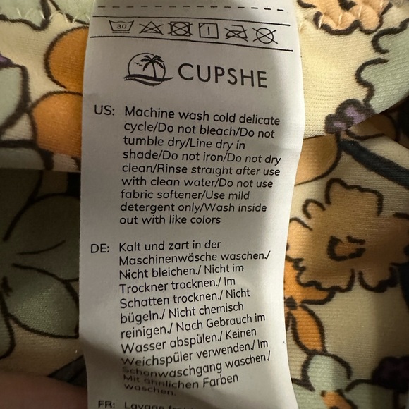 NWT/CUPSHE Women's Ruffled One Piece Swimsuit/ Size: M - Picture 7 of 12